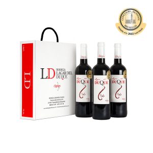 Estuche con 3 botellas de vino tinto de la DO Cigales de la Bodega Lagar del Duque, premiado por el Concourse Mondial Bruxelles de 2022